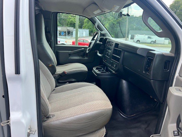2017 GMC Savana Cargo Work Van - Photo 9