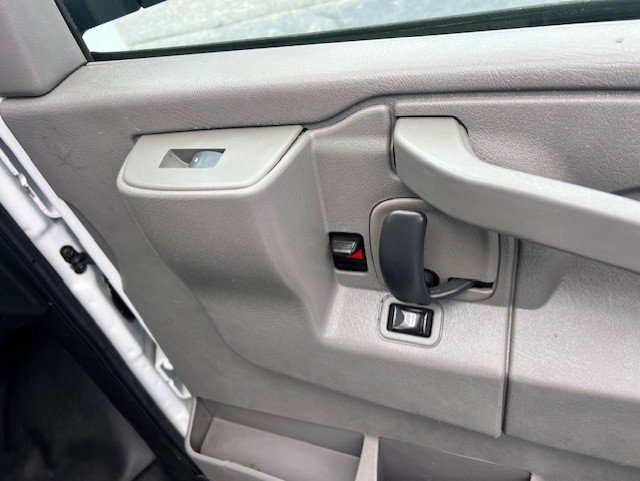 2017 GMC Savana Cargo Work Van - Photo 10